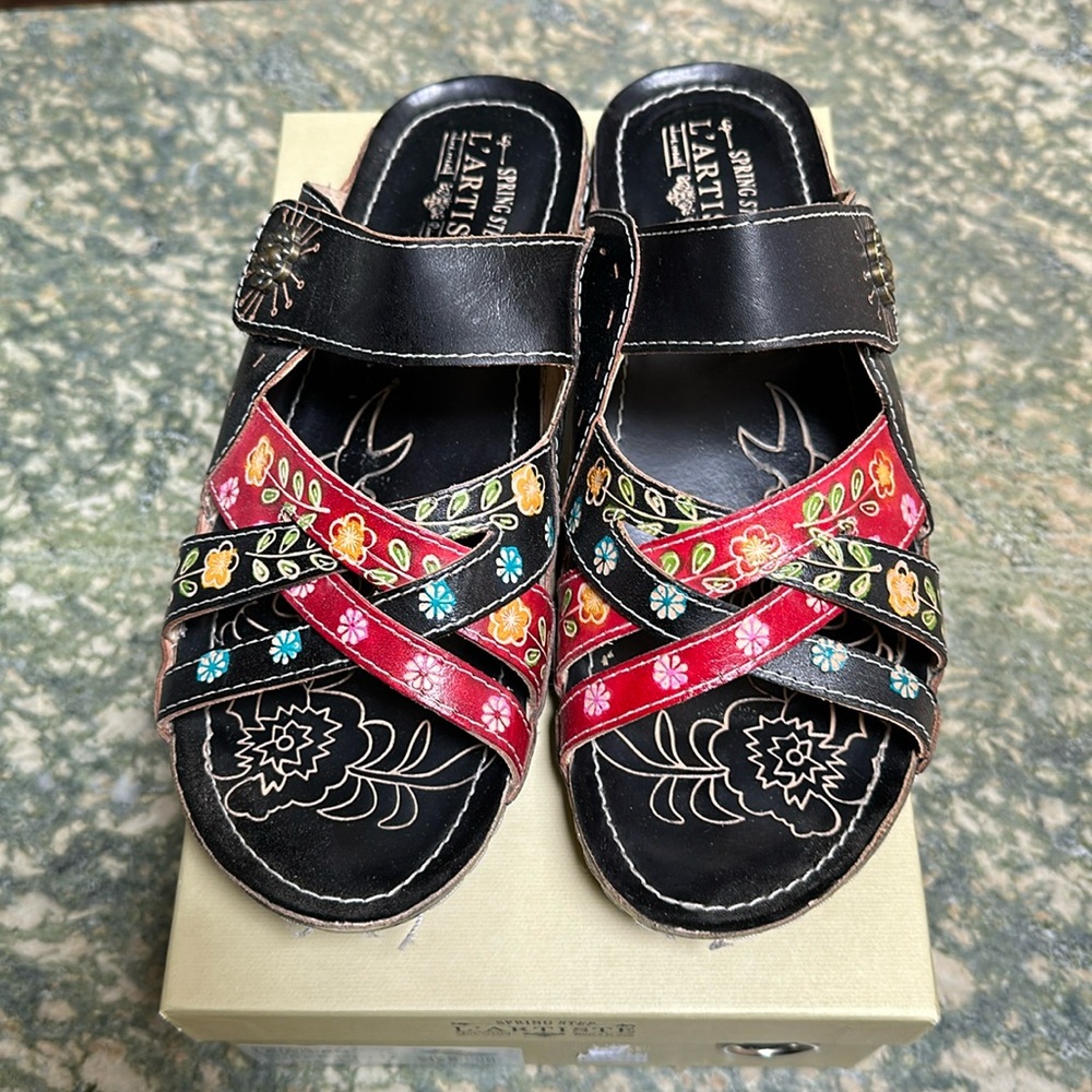 Fun summer sandals - great brand, little wear
